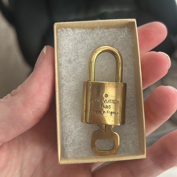 Louis Vuitton authentic lock and key 🔐 #307 - Picture 2 of 3